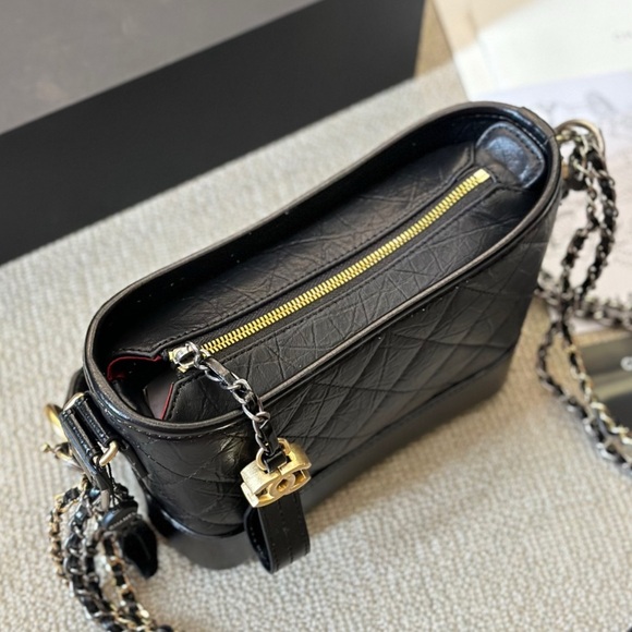 Chanel Gabrielle small model handbag in black quilted leather - Picture 6 of 9